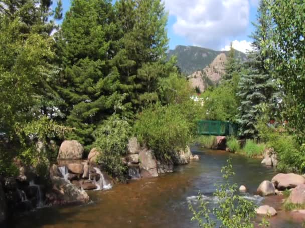 Fiume attraverso Estes Park — Video Stock